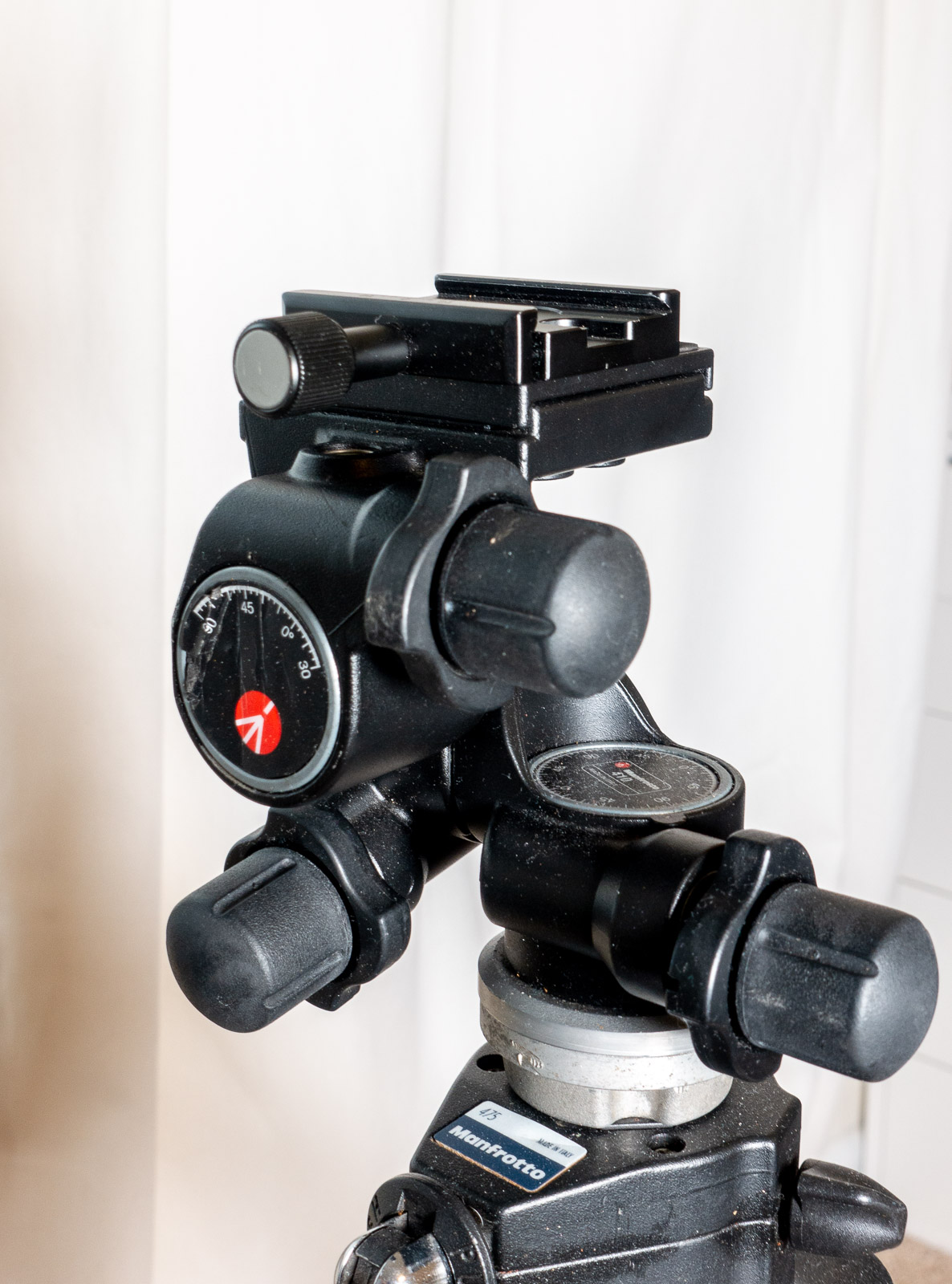 Manfrotto 410 Jr. Geared Head DIY: Adding Arca Swiss Manfrotto 410 Jr. Geared Head DIY: Adding Arca Swiss